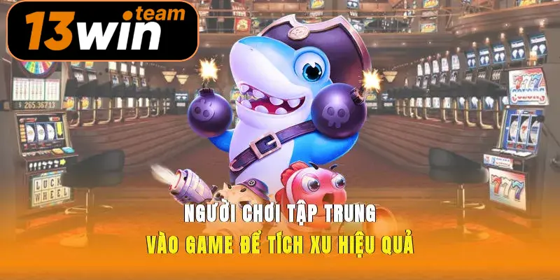 Người chơi tập trung vào game để tích xu hiệu quả
